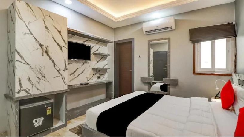 Hotel Mansa Kanpur Exteriör bild